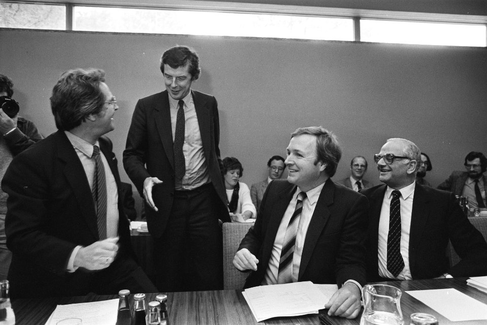 V.l.n.r. minister De Graaf , FNV-voorzitter Kok, minister Terlouw, Bestanddeelnr 932-3709