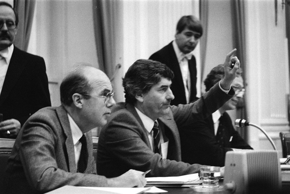 V.l.n.r. minister De Ruiter (Defensie), premier Lubbers en minister Van den Broe, Bestanddeelnr 932-7789