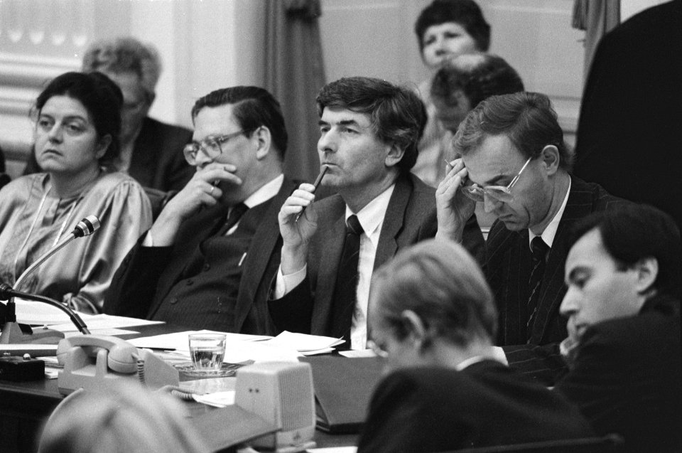 V.l.n.r. Minister Schoo (Ontwikkelingssamenwerking), minister Van Aardenne (Econ, Bestanddeelnr 932-7286
