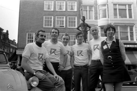 V.l.n.r Erik Jurgens, Henk Branderhorst, Lou Hoefnagels, Bas van Eyndhoven, Jan, Bestanddeelnr 923-4777