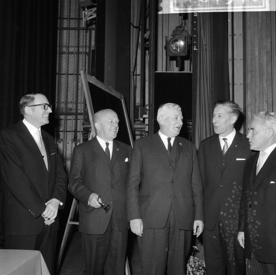 V.l.n.r. prof. dr. H. Dams , ir. C. Staf, A.W. Biewenga , dr. A. Maris en prof. , Bestanddeelnr 918-4940