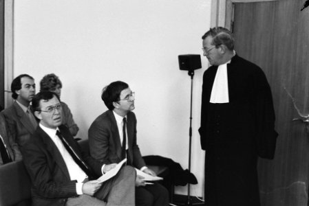 V.l.n.r dhr. J. Huybregts (KNVB), dhr. Jansen (m) (jurist KNVB) en mr. Utermark, Bestanddeelnr 933-5869