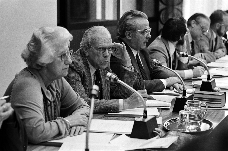 V.l.n.r. Staatssecretaris Bert Haars, Minister Wil Albeda en voorzitter Ben Herm, Bestanddeelnr 931-3169