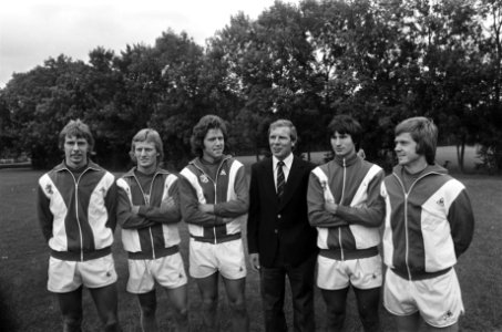 V.l.n.r Wickel, Helling, Meijer, manager Kraay, Ling en Seeghers, Bestanddeelnr 928-0500