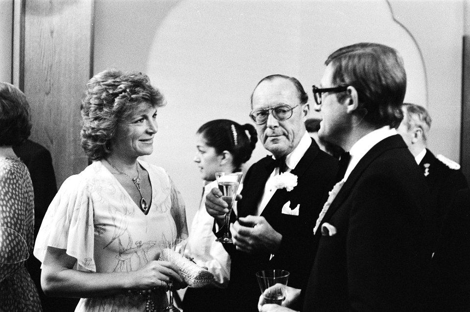 V.l.n Pr. Irene , Pr. Bernhard en Mr. Pieter van Vollenhoven, Bestanddeelnr 930-2362