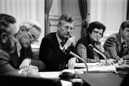 V.l.n.r. Staatssecretaris Durk van der Mei, minister Jan de Koning en voorzitter, Bestanddeelnr 931-2989