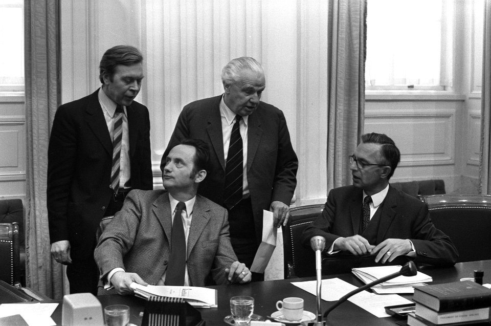 V.l.n.r. Wieldraaijer (PvdA), Boersma, Van Thiel en Nelissen, Bestanddeelnr 925-5403