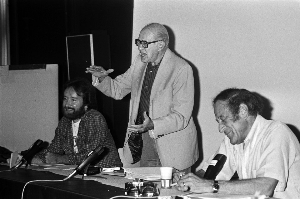 V.l.n.r. Vincent di Persio, William Fadiman, John Bloch tijdens het filmsymposiu, Bestanddeelnr 931-6734