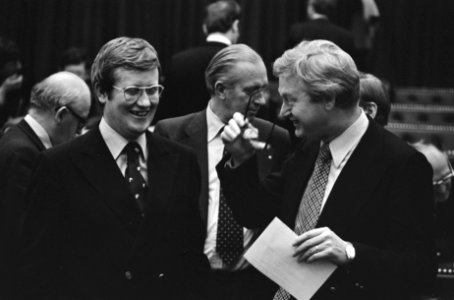 V.l.n.r. Wiegel (VVD), Tolman (CHU) en Andriessen (KVP) in de Tweede Kamer, Bestanddeelnr 929-0625