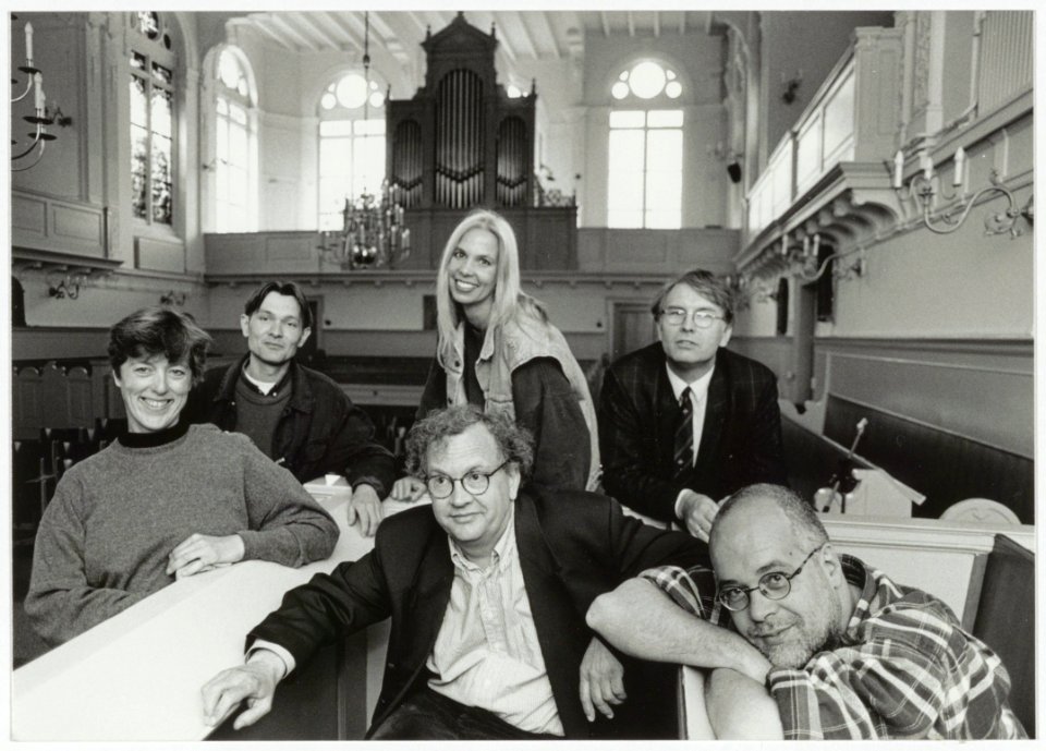 V.l.n.r. Wieke Ubels, Anton Pauw, Hans van Nieuwkoop, Gerrie meijers, Willem Wijting en kees Huges in de Remonstrantse kerk aan de Wilhelminastraat tijdens Haarlem 750, NL-HlmNHA 54036194br41277K