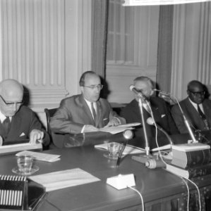 V.l.n.r. minister van Justitie Samkalden, minister-president Cals, minister van , Bestanddeelnr 918-4328
