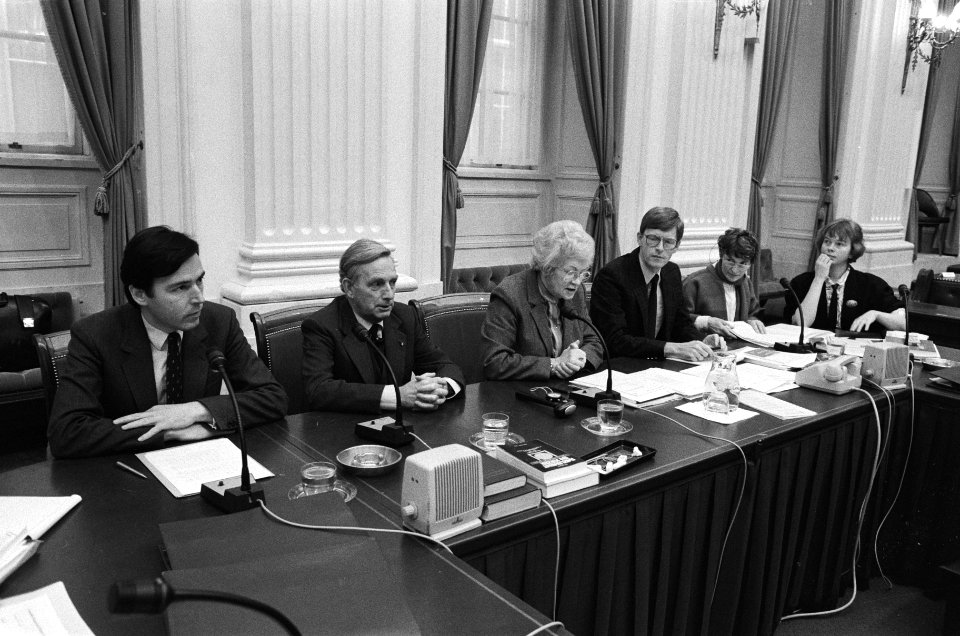 V.l.n.r. Ministers Brinkman en Korthals-Altes, mevr Cornelissen, ..., mevr We…, Bestanddeelnr 933-5826