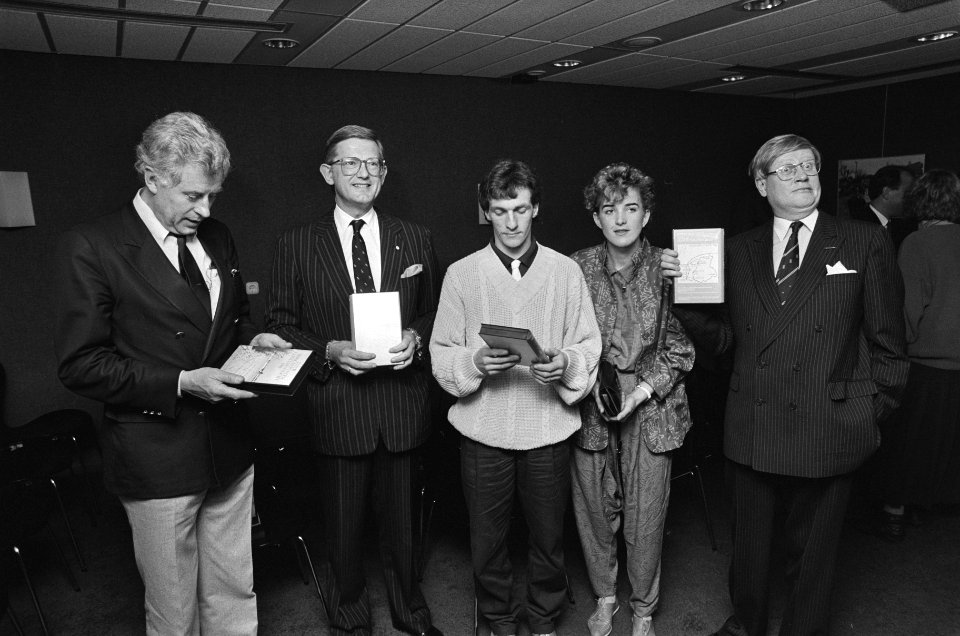 V.l.n.r. Voorzitter Sipkema, mr. Pieter van Vollenhoven, Evert van Benthem, Jean, Bestanddeelnr 933-5852