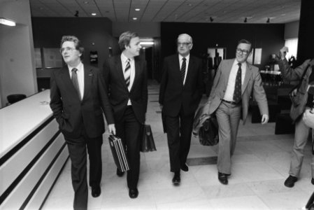 V.l.n.r. ministers De Graaf, Terlouw, Van der Stee en staatssecretaris Van Zeil , Bestanddeelnr 932-3707