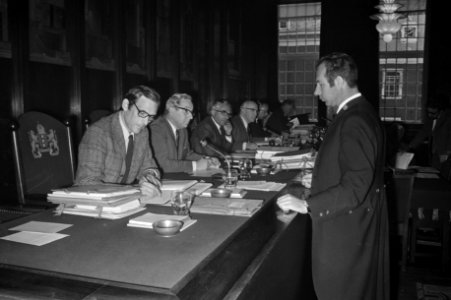 V.l.n.r. wethouders Lammers, Bootsma en Polak, en burgemeester Samkalden, Bestanddeelnr 924-6347