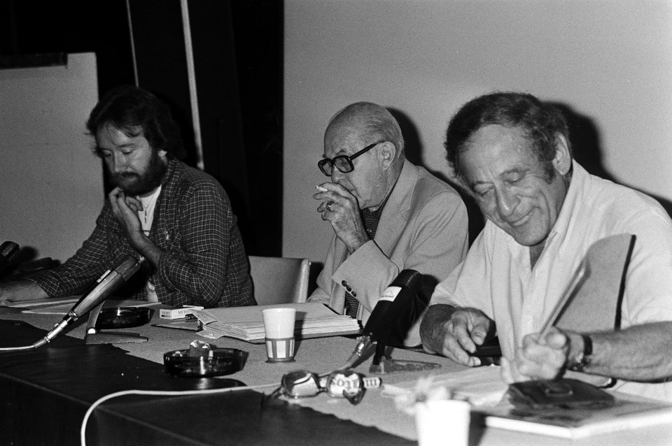 V.l.n.r. Vincent di Persio, William Fadiman, John Bloch tijdens het filmsymposiu, Bestanddeelnr 931-6733