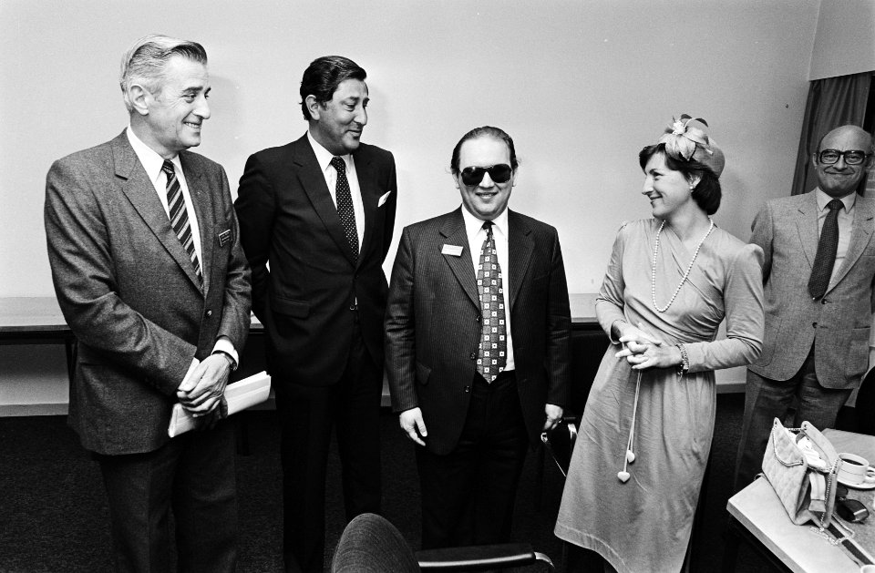 V.l.n.r. Wallis de Vries, A. Bestman, prinses Margriet, Bestanddeelnr 930-9609