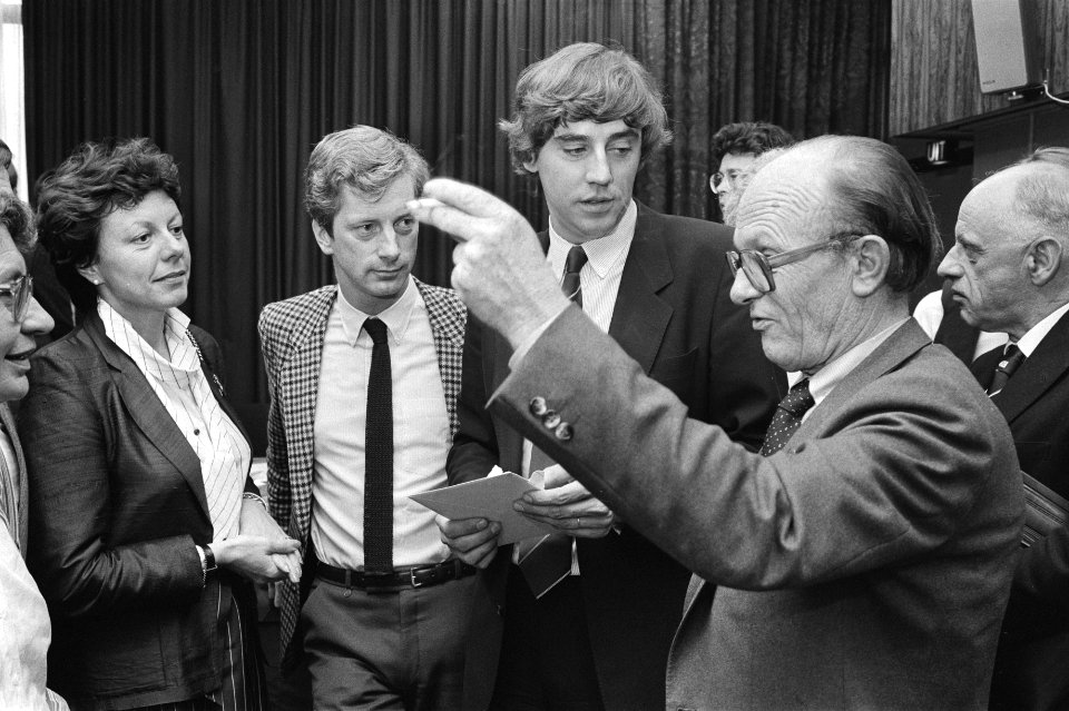V.l.n.r. voorzitter Kamminga, dhr. Ed Nijpels en minister Rietkerk (Binnenlandse, Bestanddeelnr 932-7116