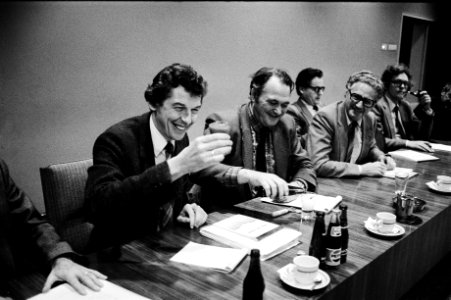 V.l.n.r. Wim Kok (voorzitter FNV), Herman Bode (vice-voorzitter FNV) en Harm van, Bestanddeelnr 930-5622 photo
