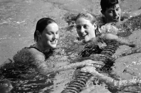 V.l.n.r. Monique Bosga en Jolanda de Rover, Bestanddeelnr 931-2957