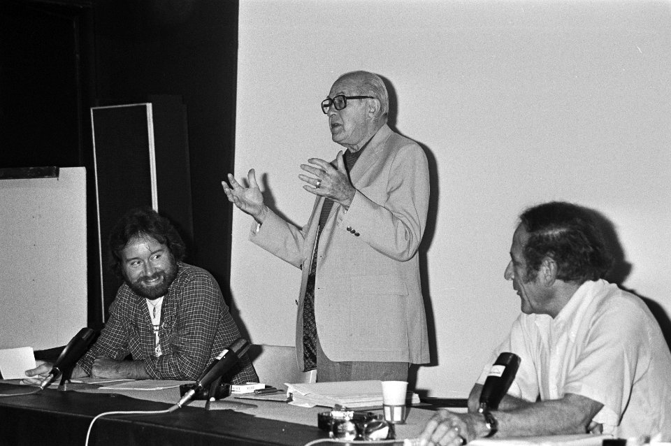 V.l.n.r. Vincent di Persio, William Fadiman, John Bloch tijdens het filmsymposiu, Bestanddeelnr 931-6732