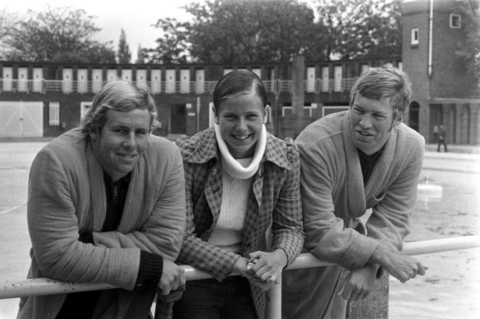 V.l.n.r. Zwemmers Roger van Hamburg, Josien Elzerman, Peter Prijdekker, Bestanddeelnr 925-6242
