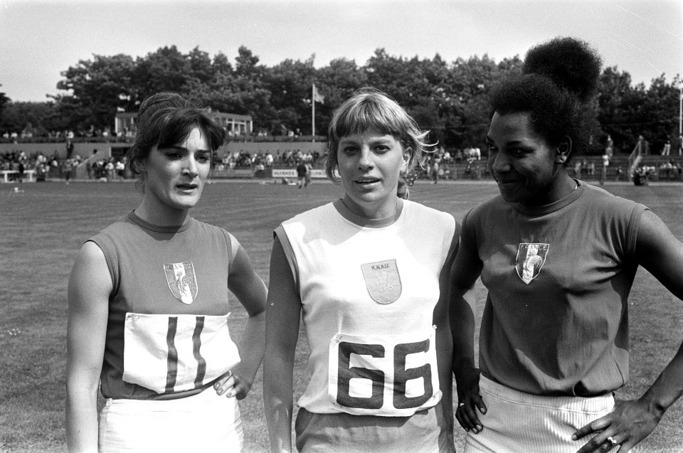 V.l.n.r. Jeanne Schoebel, Mieke Sterk en Marlene Caugino, Bestanddeelnr 922-6239