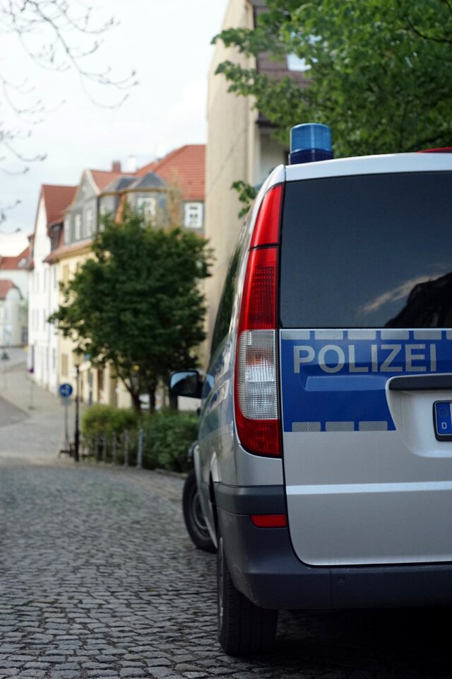 Police crew cars bill