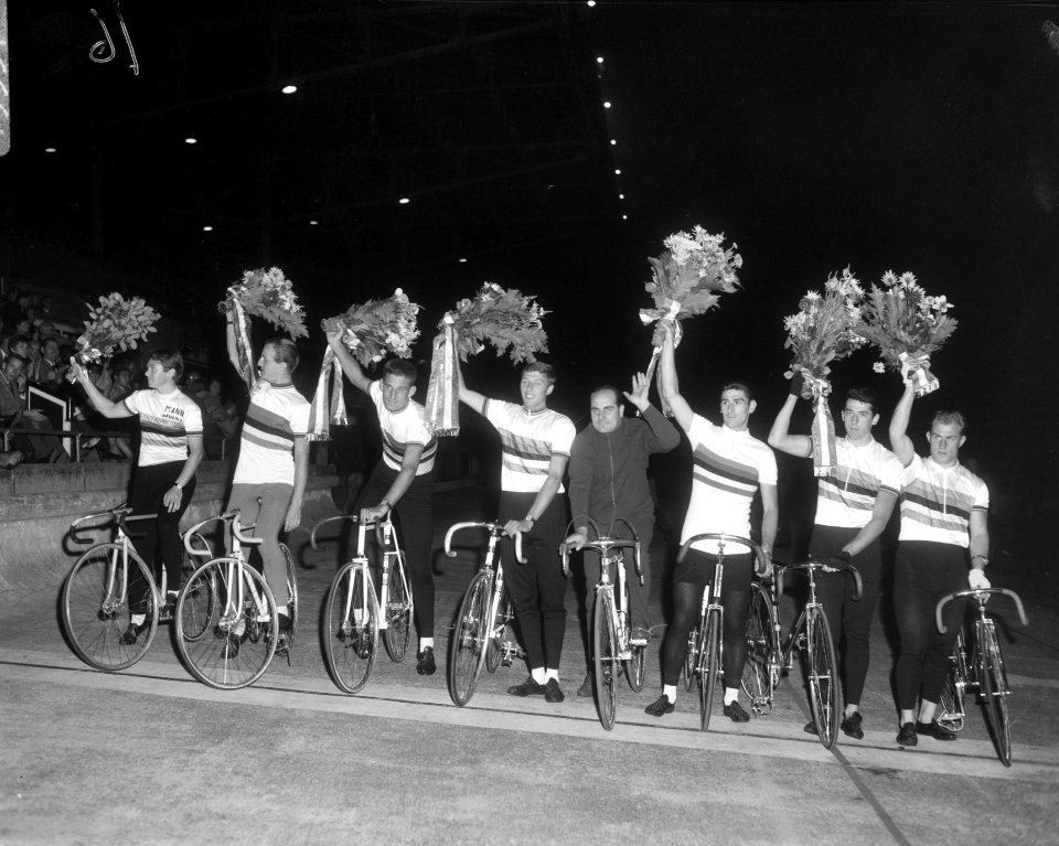 V.l.n.r. Yvonne Reynders, Dolman, Groen, P. de Wit, Noppi Koch, De Loof, Daniël , Bestanddeelnr 919-5371