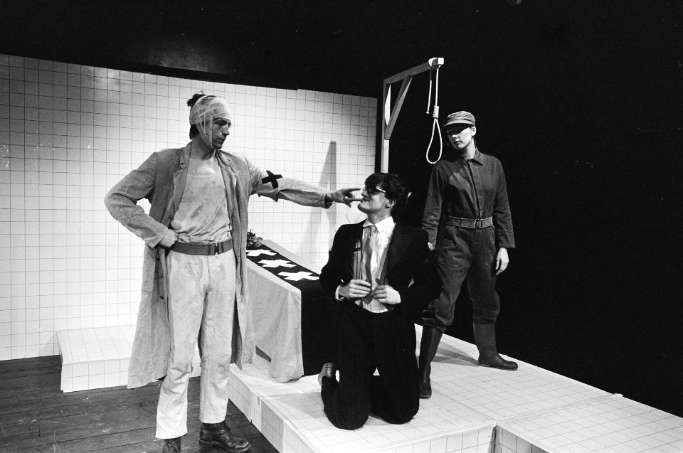 V.l.n.r. Wouter ten Pas, Johnny Kraaijkamp (jr.) en Hermi Hartjes, Bestanddeelnr 932-4483