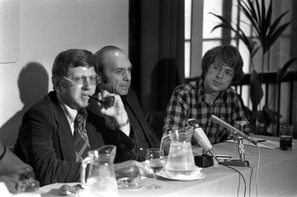V.l.n.r. Werner Beck (Industrie Geselschaft Chemie) , Charles Levinson (ICF) en , Bestanddeelnr 928-1235
