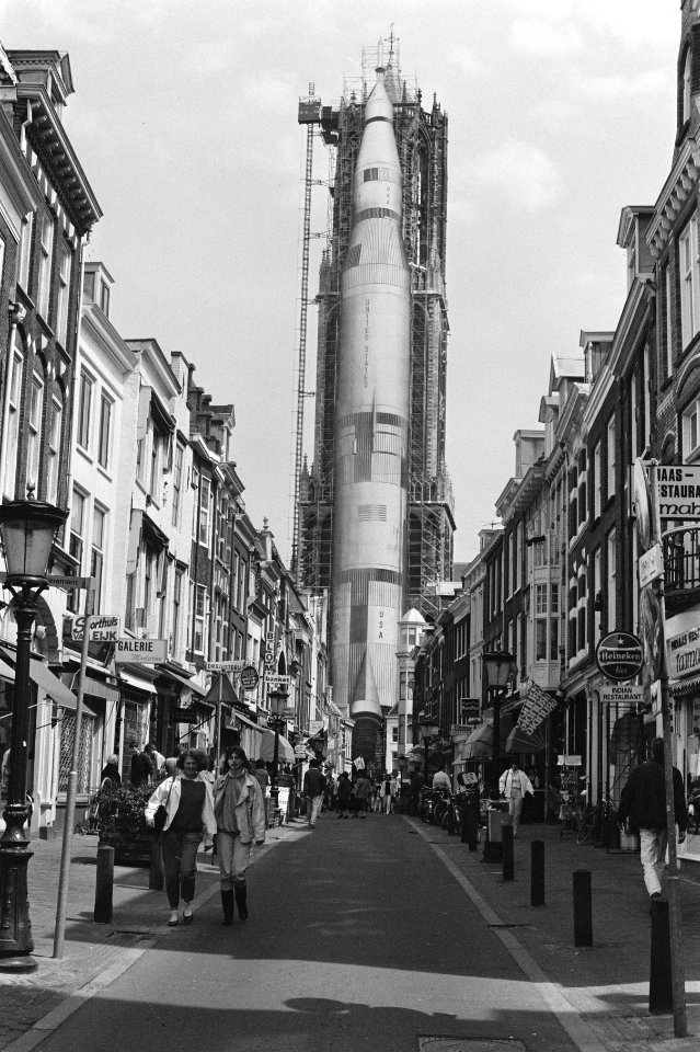 Utrechtse Domtoren veranderd in Saturnus-V Maanraket in verband met tentoonstell, Bestanddeelnr 933-6517