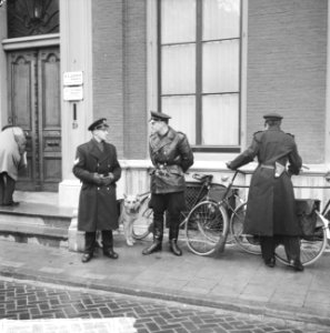 Utrecht Eerste dag behandeling Baarnse moordzaak politieagenten houden toezich, Bestanddeelnr 914-9677