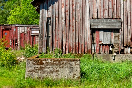 Utility buildings next to north Myrstigen track 3