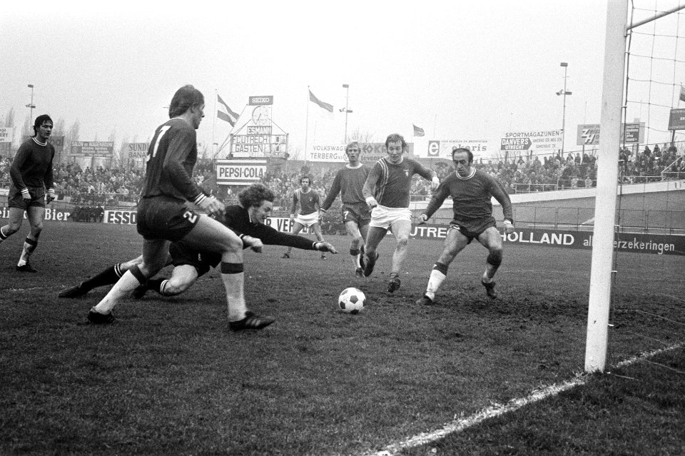 Utrecht tegen Twente 1-2, spelmomenten bij keeper Henriks (Utrecht), Bestanddeelnr 926-0020