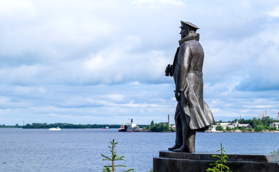 Dream river monument