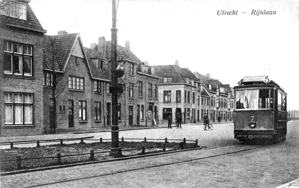 Utrecht Rijnlaan met Gemeentetram nr. 7 op lijn 5
