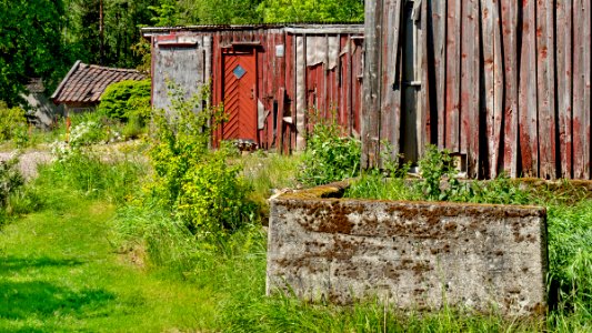 Utility buildings next to north Myrstigen track 4