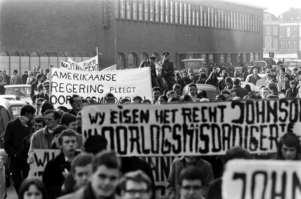 Utrecht. Demonstratie tegen vervolging in Nederland van mensen die in het openba, Bestanddeelnr 921-1287