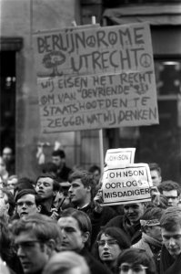 Utrecht. Demonstratie tegen vervolging in Nederland van mensen die in het openba, Bestanddeelnr 921-1286