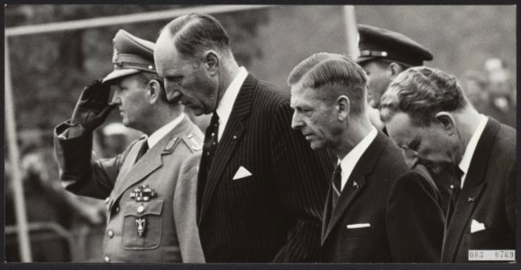 V.l.n.r. generaal graaf von Kielmannsegg, minister Luns van Buitenlandse Zaken e, Bestanddeelnr 083-0769
