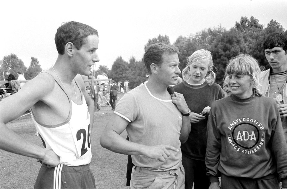 V.l.n.r. Fred van Herpen, ex-trainer Wil Westphal, Corrie Bakker en Mieke Sterk, Bestanddeelnr 922-6805