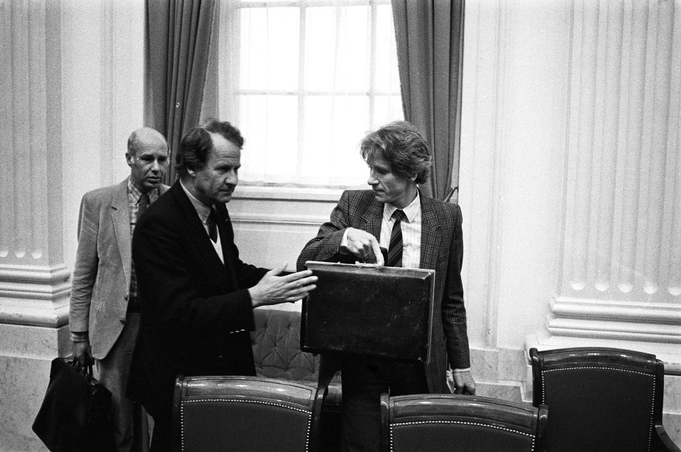 V.l.n.r. Erwin Nypels (D66), Gert Jan Wolffensperger (wethouder Amsterdam) en st, Bestanddeelnr 932-6910