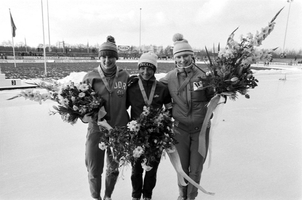 V.l.n.r. Gabi Schönbrunn (Oost-Duitsland, tweede), Europees kampioene Natalja Pe, Bestanddeelnr 931-2705