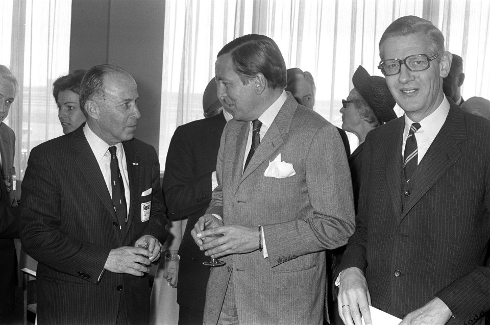 V.l.n.r. Luitenant Generaal B. J. Wolff b.d. , prins Claus en Minister Udink, Bestanddeelnr 925-5552