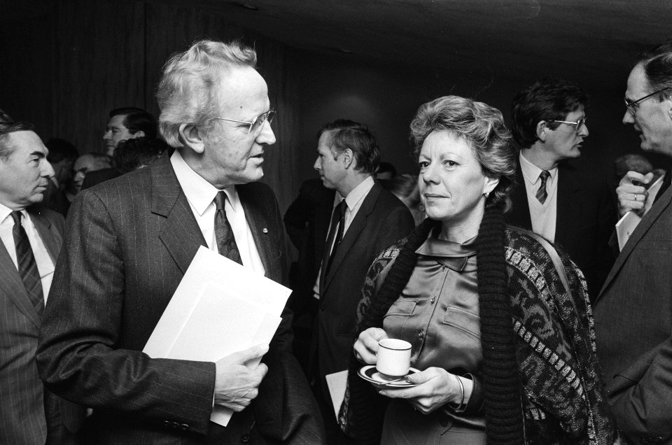 Utrecht, wegencongres minister Smit Kroes met prof. ir. H. J. Th. Span (l), Bestanddeelnr 933-5001