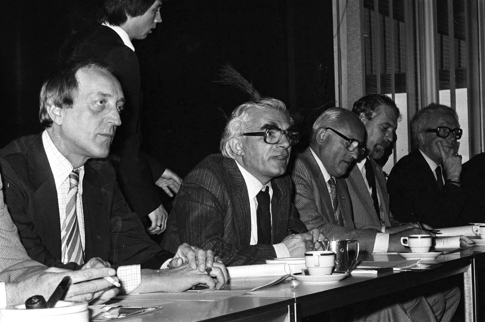 V.l.n.r. G. de Klerk (vicevoorzitter), burgemeester Polak (voorzitter), C.M. G…, Bestanddeelnr 930-4803