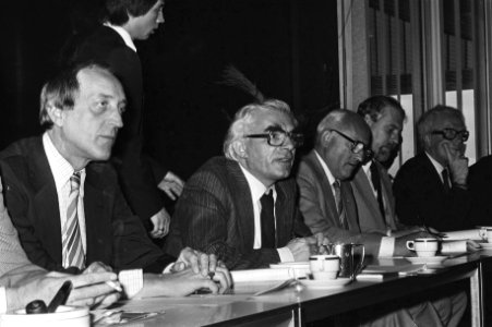 V.l.n.r. G. de Klerk (vicevoorzitter), burgemeester Polak (voorzitter), C.M. G…, Bestanddeelnr 930-4803