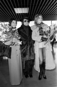 V.l.n.r. Gracinha Leporace (echtgenote van Mendes), Sergio Mendes en Karen Phili, Bestanddeelnr 924-3287