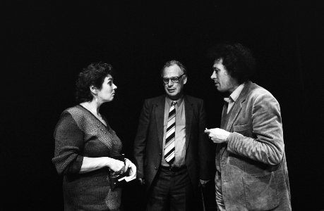 V.l.n.r. Elli Izeboud, Henk Hoekstra en Gijs Schreuders (lid van de Tweede Kamer, Bestanddeelnr 932-4194